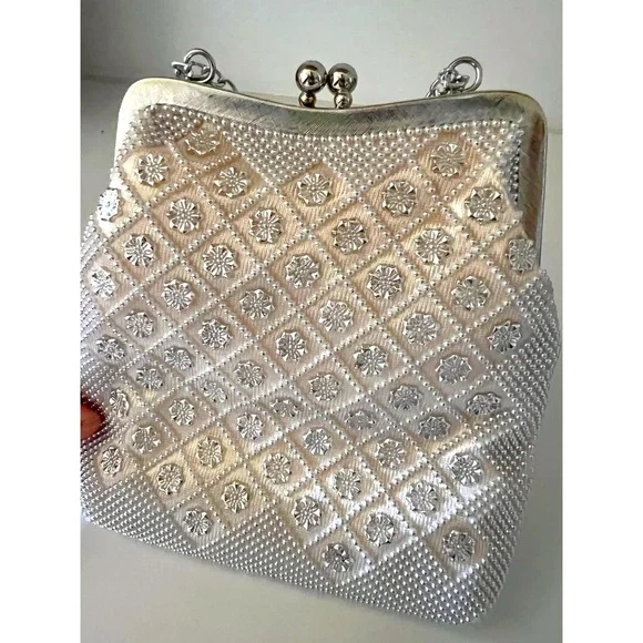 Vintage 1940s Beaded Purse with Kiss Lock Closure - Picture 1 of 4